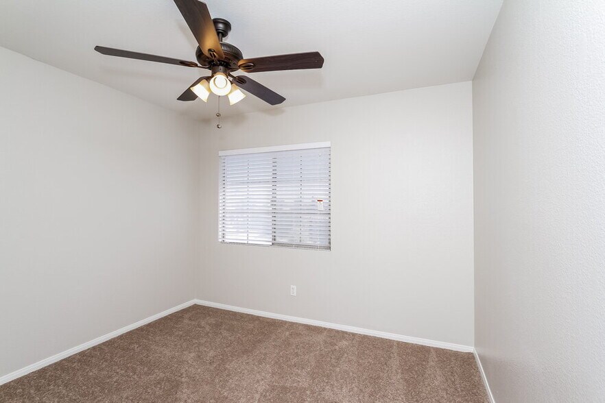 Building Photo - 4701 Cliff Breeze Dr