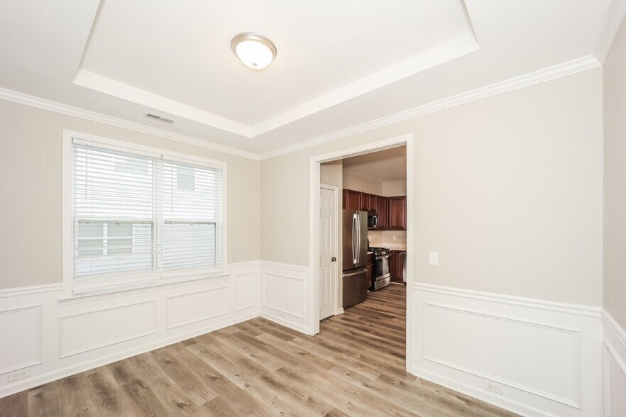 Building Photo - 8949 Crest View Cir