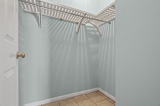 Building Photo - 527 3rd Loop Rd