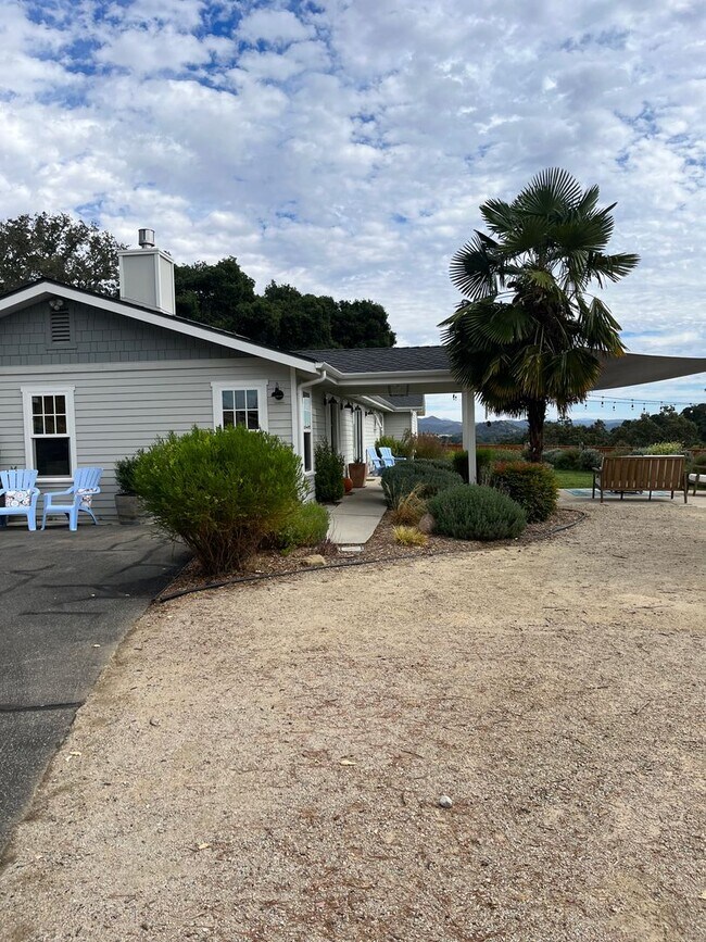 Building Photo - $500 off first month promotion, inquire for more information! Beautiful 4 Bedroom, 3 Bathroom Ata...