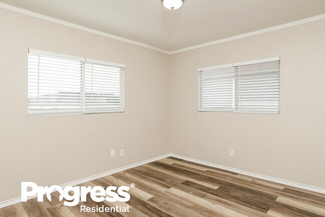 Building Photo - 153 N Willow Way