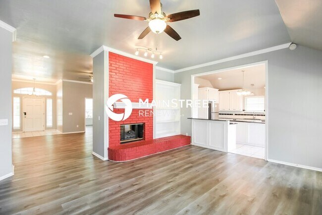 Building Photo - 4 Bedroom Pet-Friendly Home in Oklahoma City, OK with Main Street Renewal
