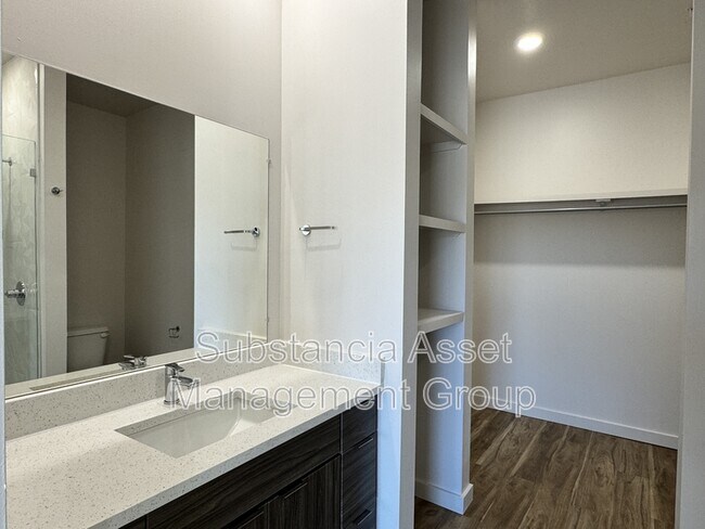 Building Photo - 1665 Midtown Pl