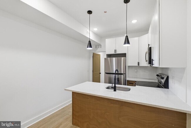 Building Photo - 863 N 43rd St