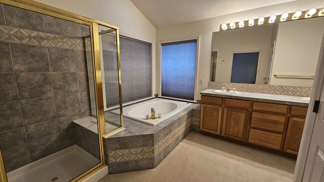Building Photo - Executive Ranch in the Broadlands