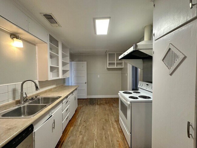 Building Photo - 1309 S Robertson Ave