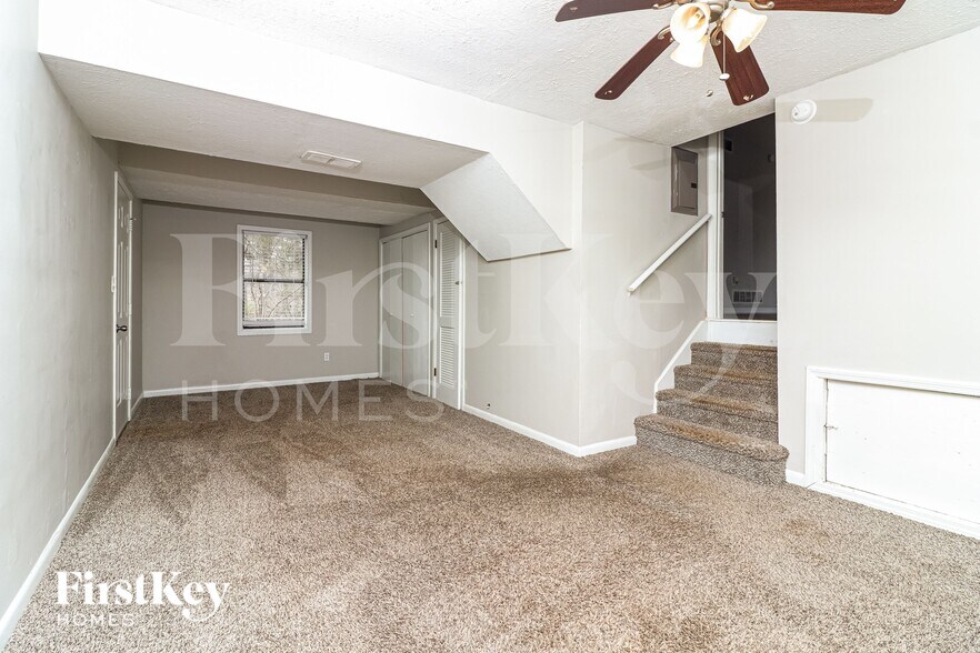 Building Photo - 1006 Hicksmil Ct SW