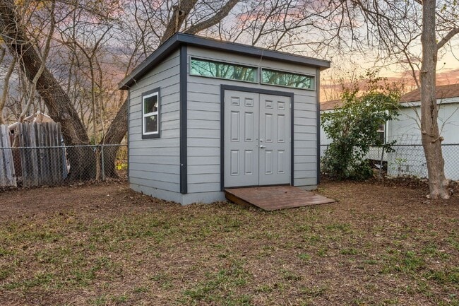 Building Photo - 6904 Cherry Meadow Dr