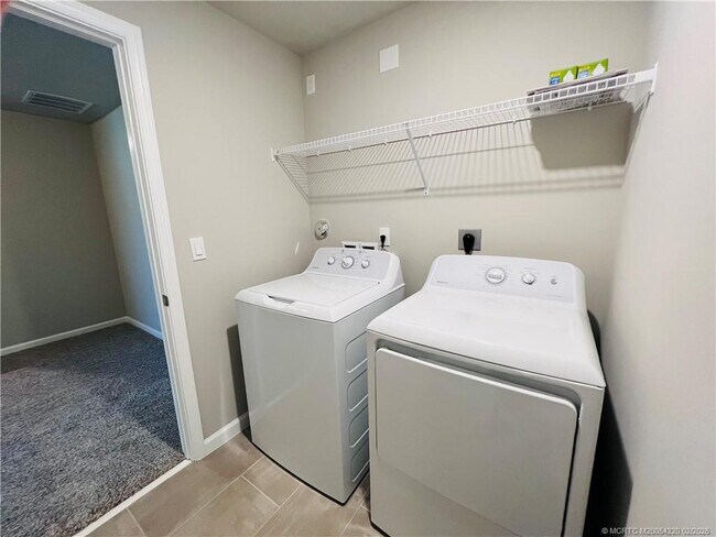 Building Photo - 3913 SE Mentmore Ln