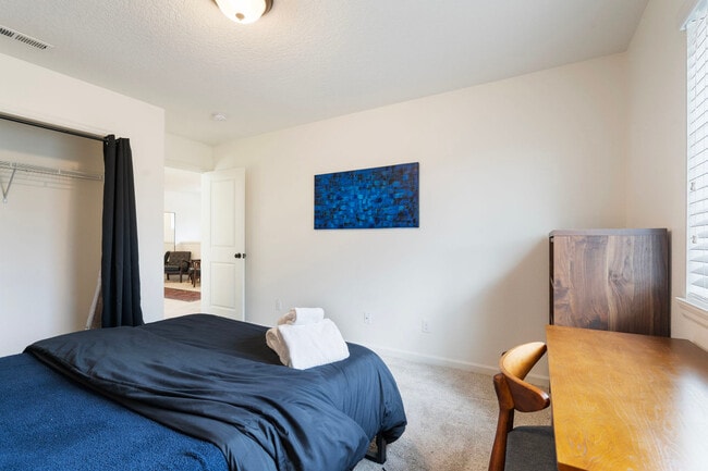 Building Photo - 3740 SE Willamette Ave