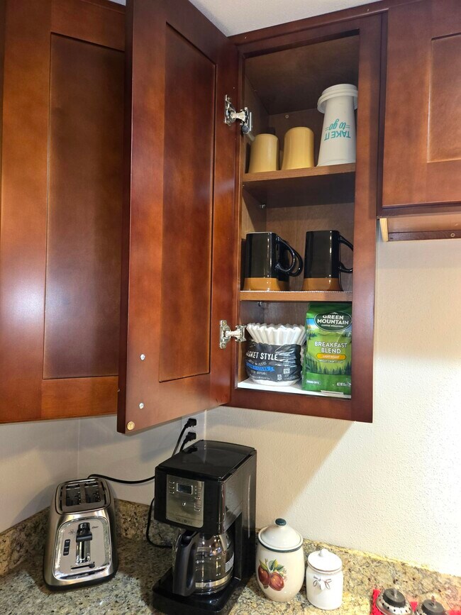 Building Photo - 1213 5th St