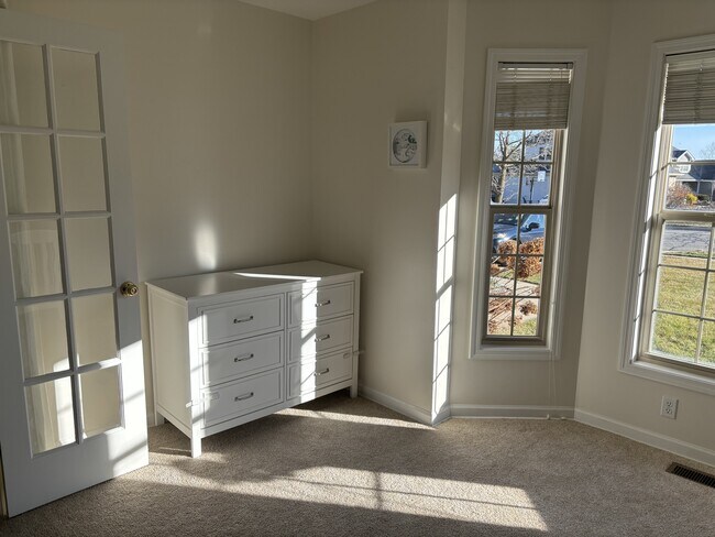 Building Photo - 603 E Castlebury Cir