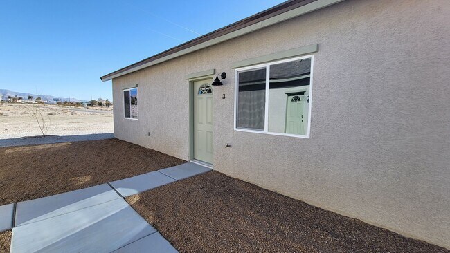 Building Photo - 1271 S Dandelion St