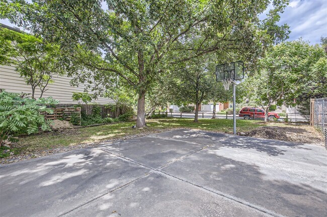 Building Photo - Spacious NW Longmont Home