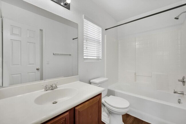 Building Photo - Cute 3 bedroom 1 car garage 2 story home!