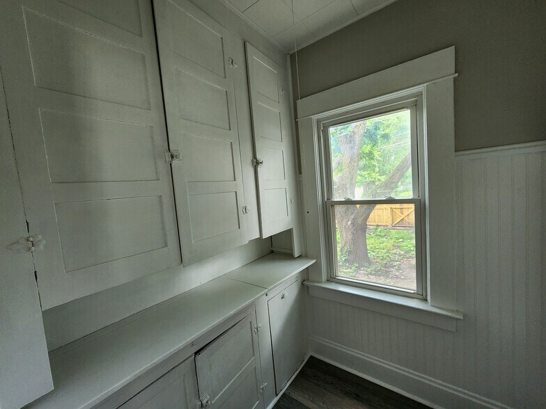 Building Photo - 477 Wyandotte Ave