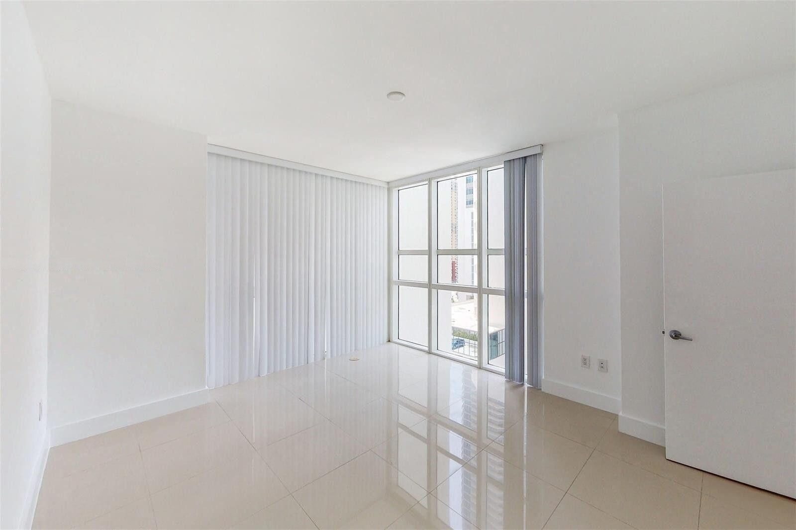 Building Photo - 951 Brickell Ave