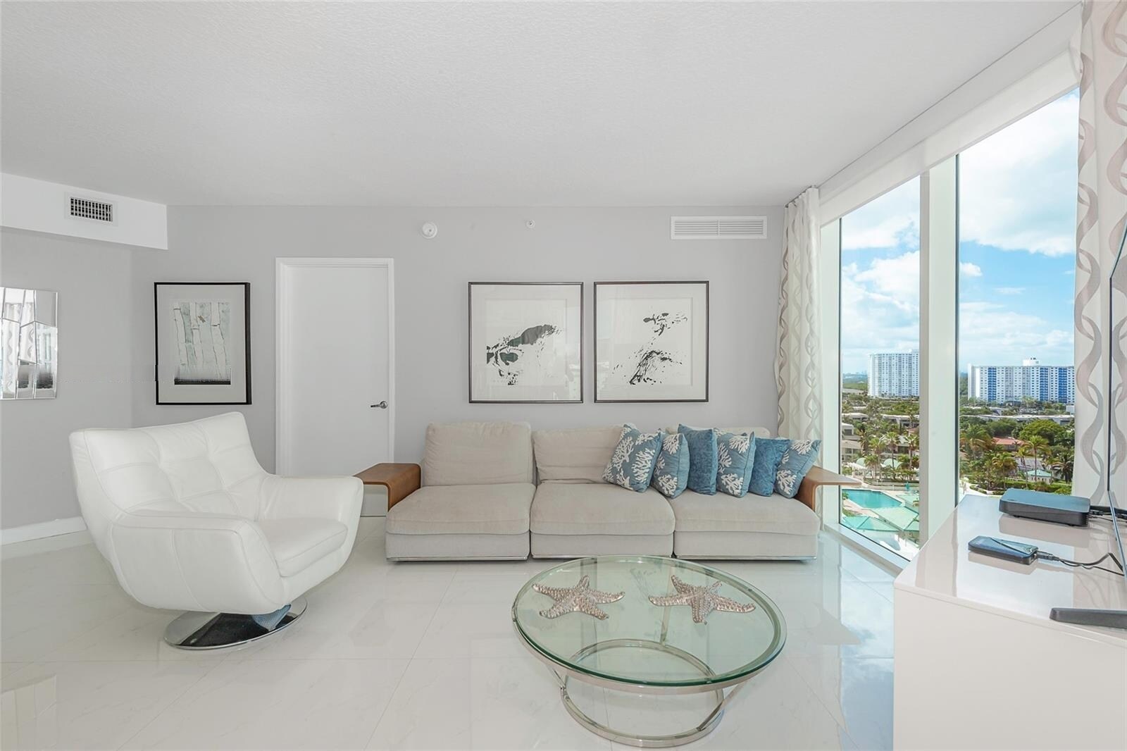 Building Photo - 200 Sunny Isles Blvd