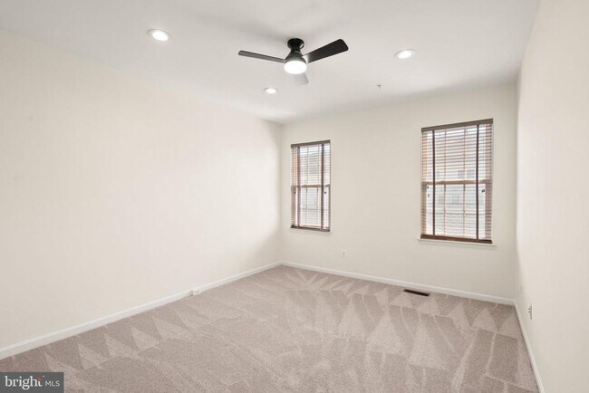 Building Photo - 42465 Regal Wood Dr