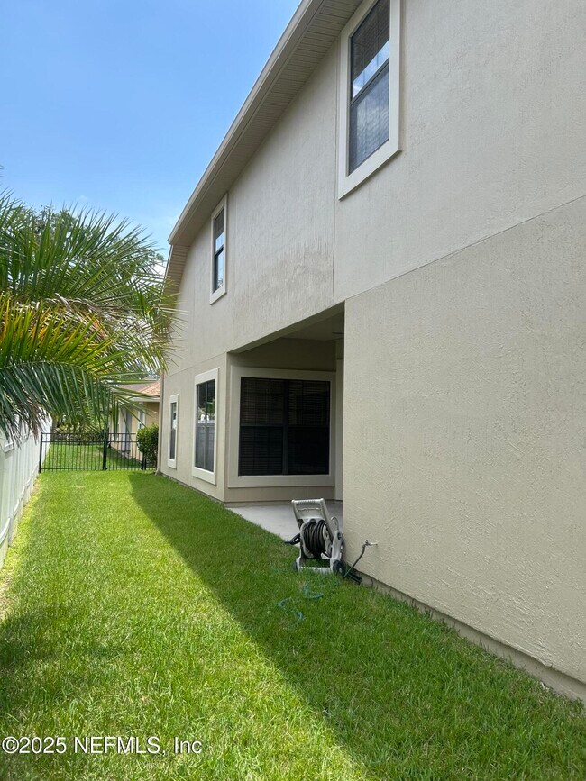 Building Photo - 1613 Fairway Ridge Dr