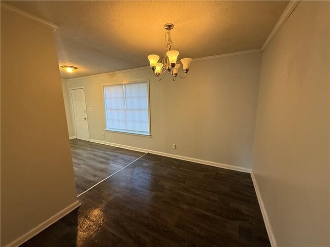 Building Photo - 532 Woodlore Dr