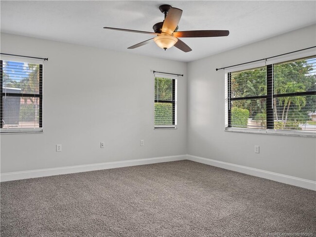 Building Photo - 2468 N W Everglades Blvd