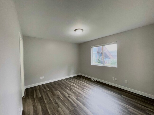 Building Photo - Newly Renovated 3 Bedroom Kent home