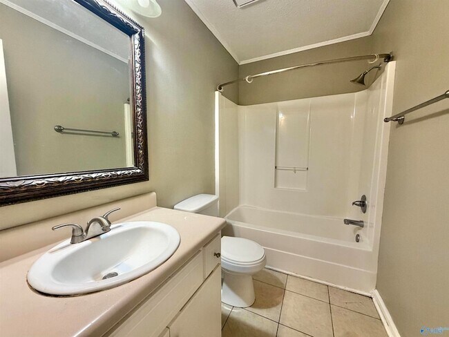 Building Photo - 105 Sugarwood Ct