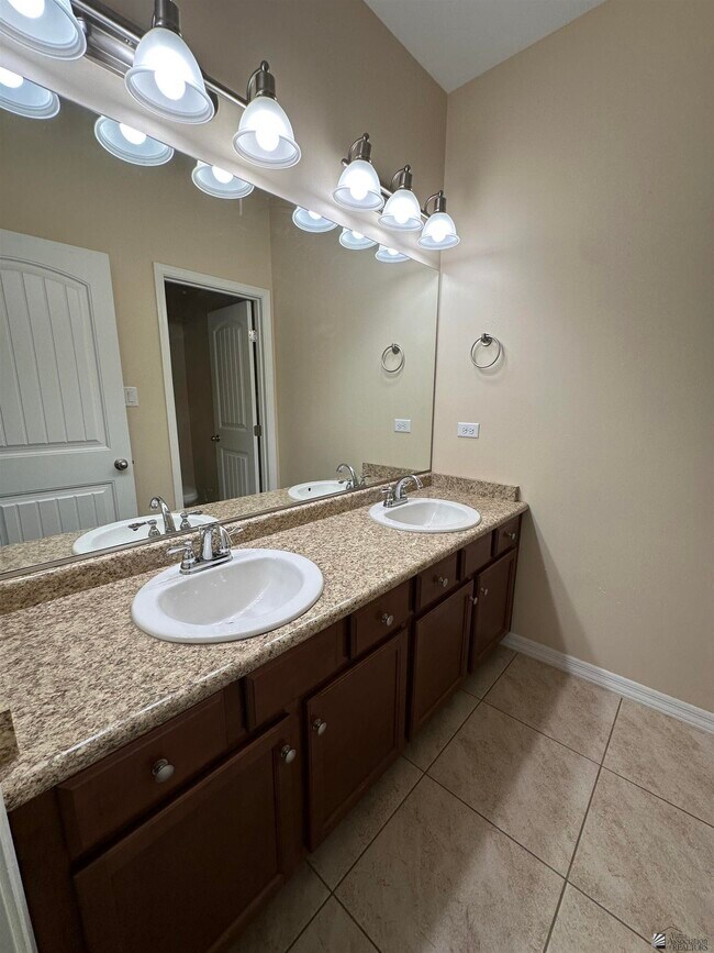 Building Photo - 6558 E 35th Rd