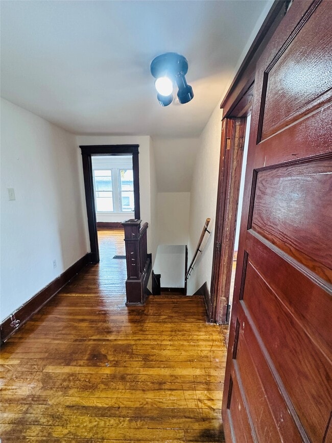 Building Photo - 210 Squires Ave