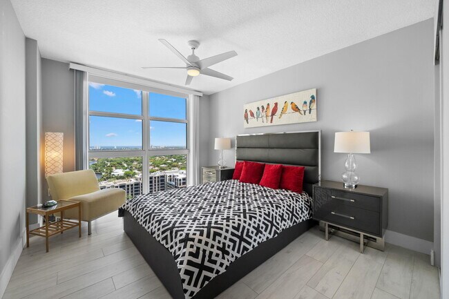 Building Photo - 347 N New River Dr E