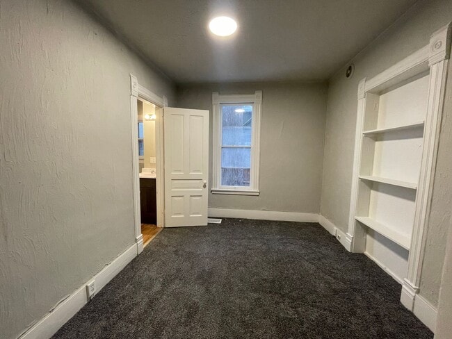 Building Photo - Four Bedroom Home