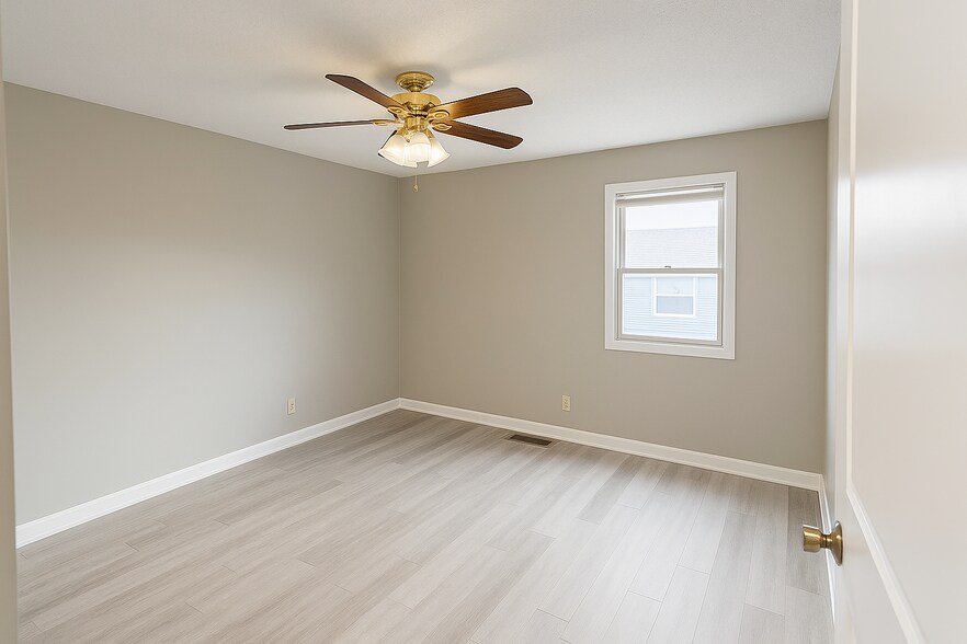 Building Photo - 1504 Ensign Dr