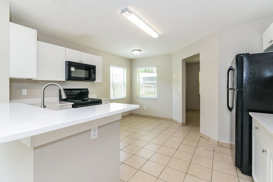 Building Photo - 4728 Alexis Dr