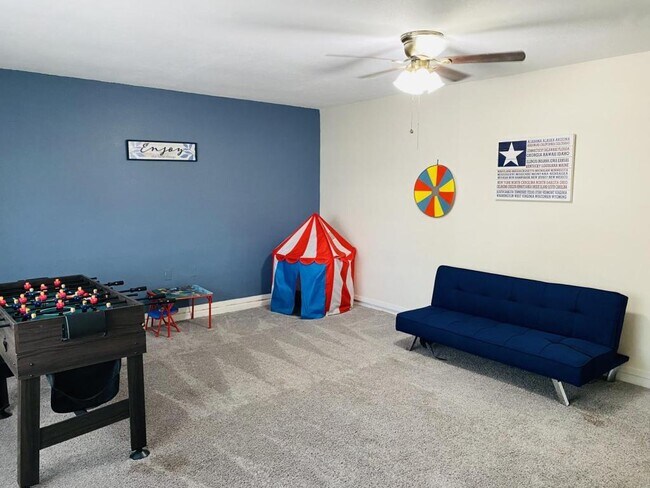 Building Photo - 10027 Birch Field Dr