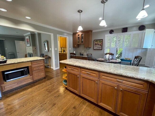 Building Photo - 55 Glengarry Way