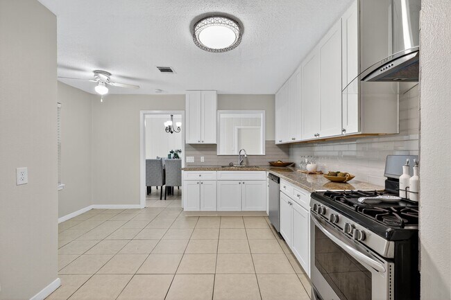 Building Photo - 9614 Panola Way