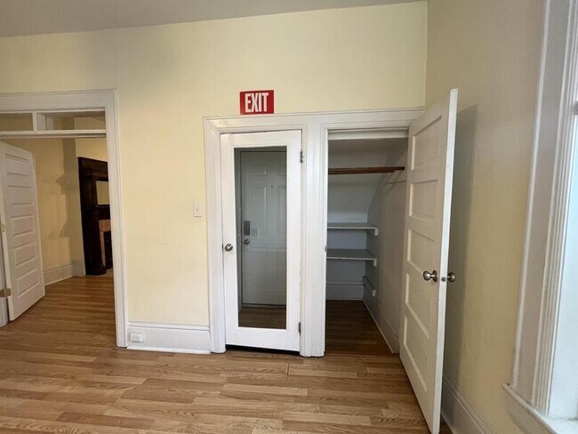 Building Photo - 514 E 500 S
