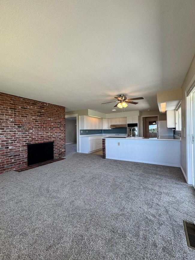 Building Photo - Large lower valley home, freshly remodeled...