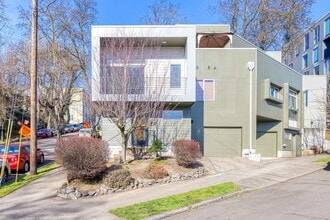 Building Photo - North Portland Recently Renovated Condo