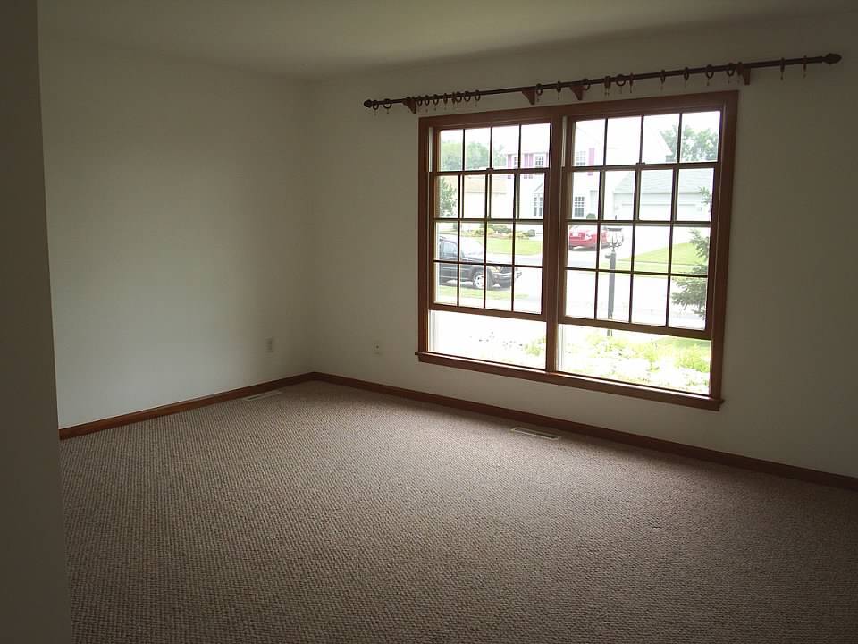 Large Windows - 236 Crabapple Ln