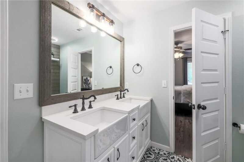 Building Photo - 529 Trinity Bend