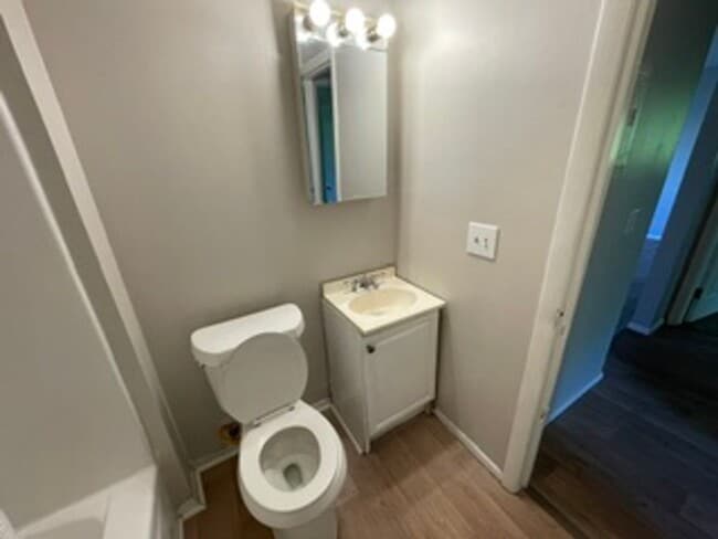 Building Photo - 138 Mendel Ct