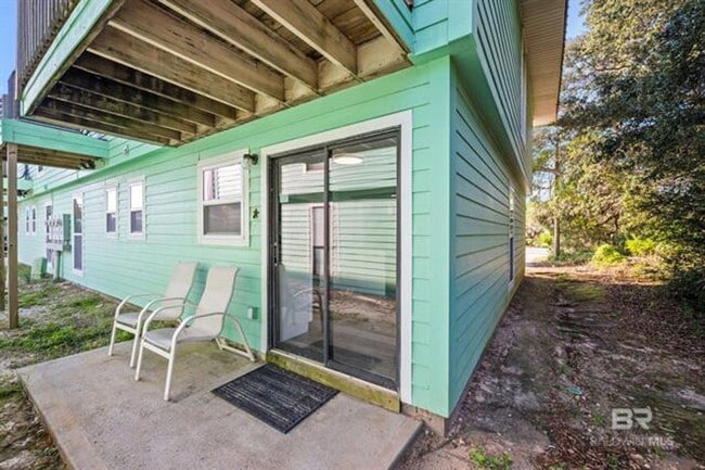 Building Photo - 979 W Lagoon Ave