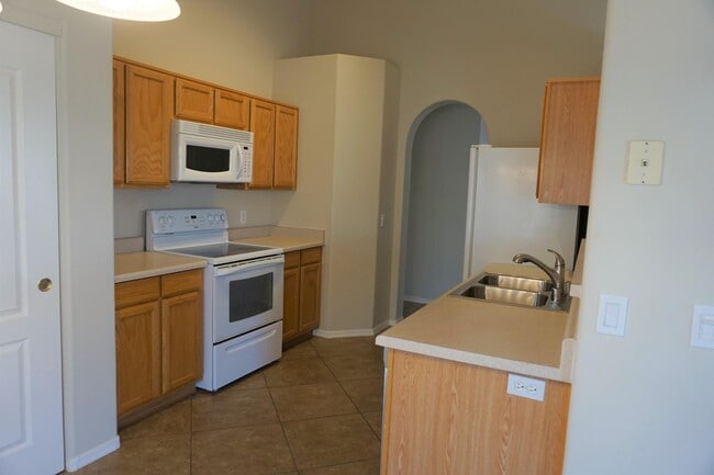 Building Photo - 1388 Skyline Ave