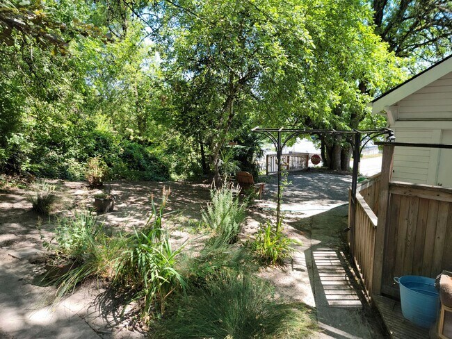 Building Photo - 5503 S Corbett Ave