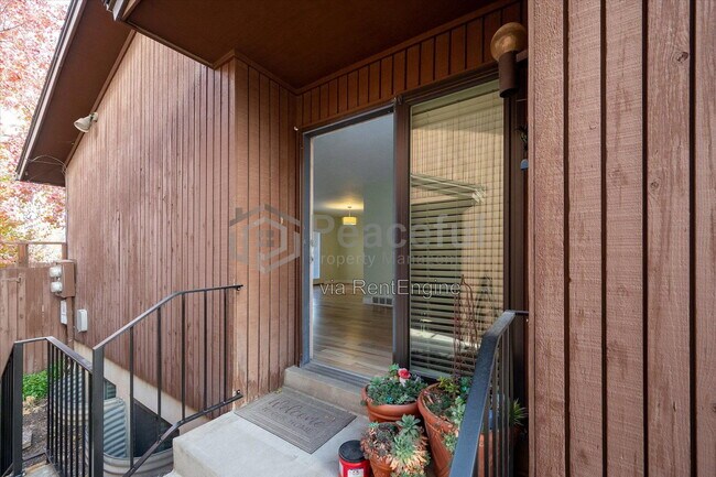 Building Photo - 1925 E 3380 S St