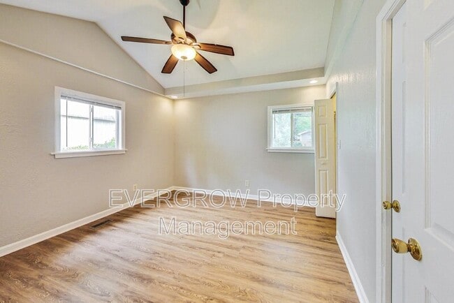 Building Photo - 3962 Strathmore Dr