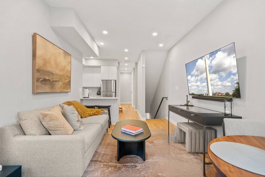 Building Photo - 418 D St SE