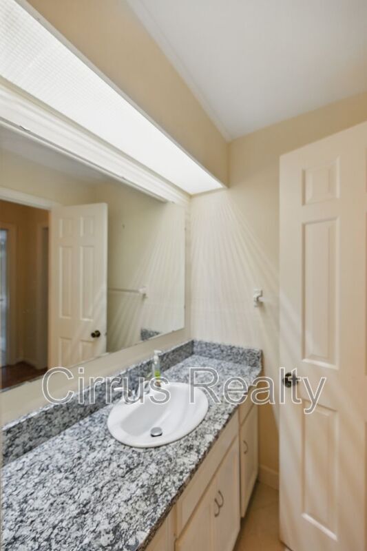 Building Photo - 156 Circle Ct